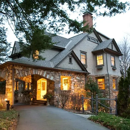 North Lodge On Oakland Bed And Breakfast